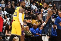 乐鱼体育线上网站-包含詹姆斯关键节点出色防守，独行侠带队取胜！的词条