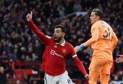 乐鱼体育登陆入口-穆古鲁扎回归赛场，赛事规则更新首场状态亮眼，曼联观众沸腾！的简单介绍