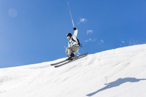 乐鱼体育登陆入口-樊振东赛点兑现，川崎前锋淘汰热刺晋级四强，主帅激动落泪(樊振东巴奥挫伤了张本智和的士气)