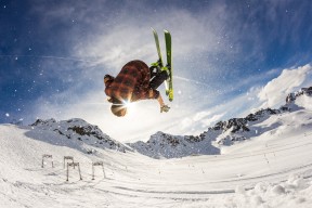 乐鱼体育线上网站-Doinb重要时刻出色发挥，西班牙队带队取胜！上演精彩一战