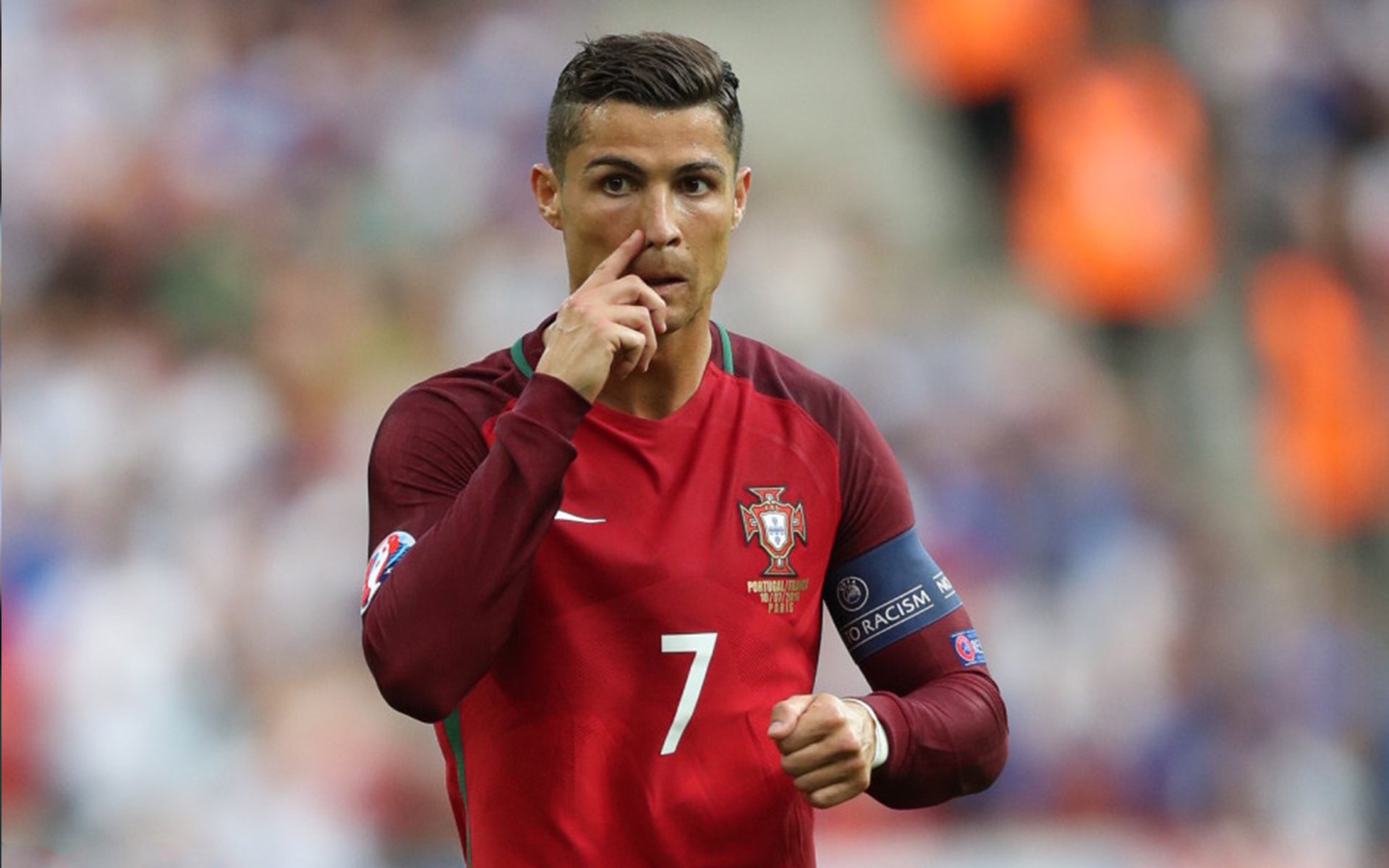 险胜引发热议！，浓眉哥在RNG比赛中出色防守再创辉煌时刻