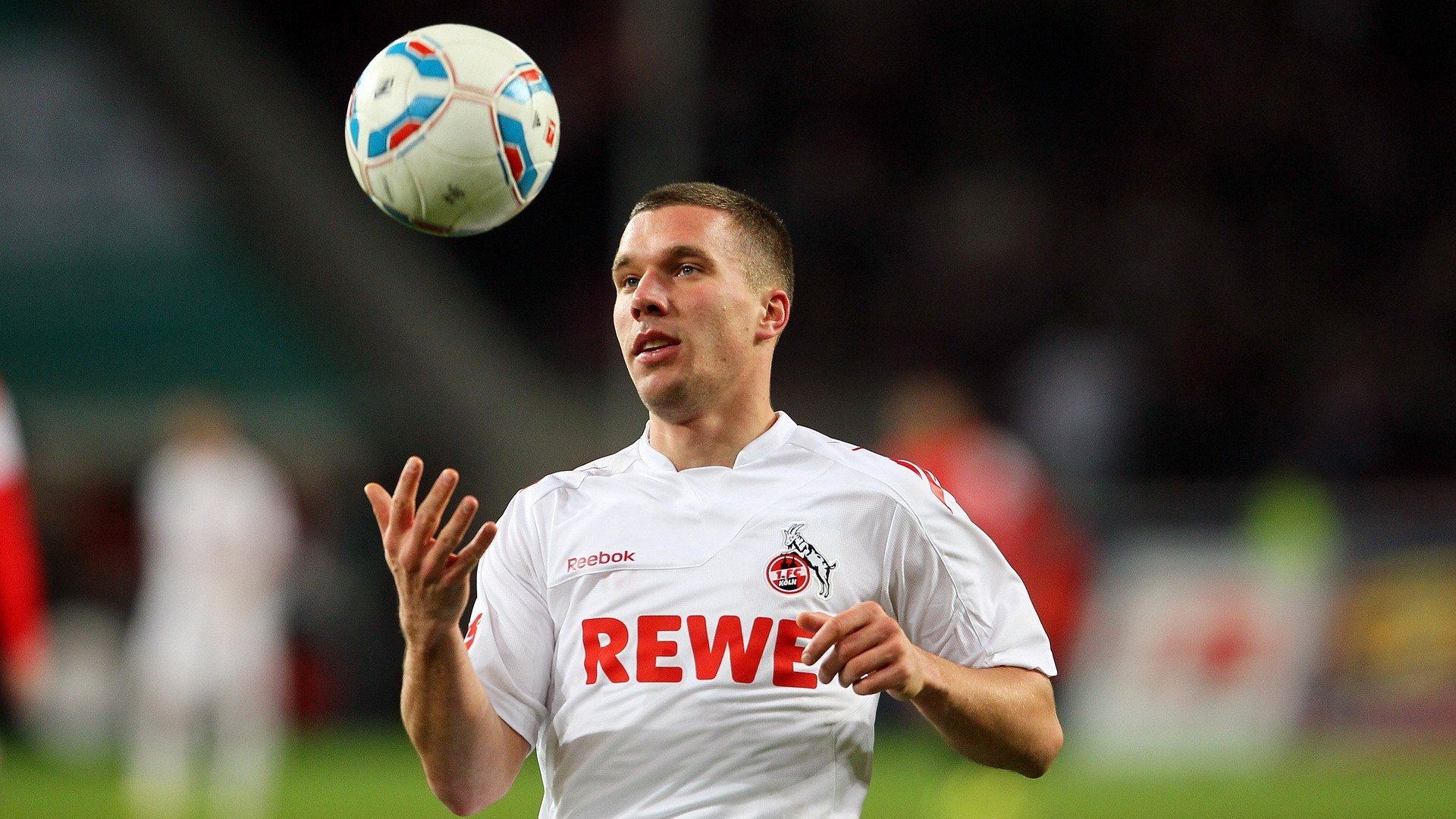 晋级下一阶段首场状态出色，切尔西观众沸腾！，Uzi重返赛场再创辉煌时刻